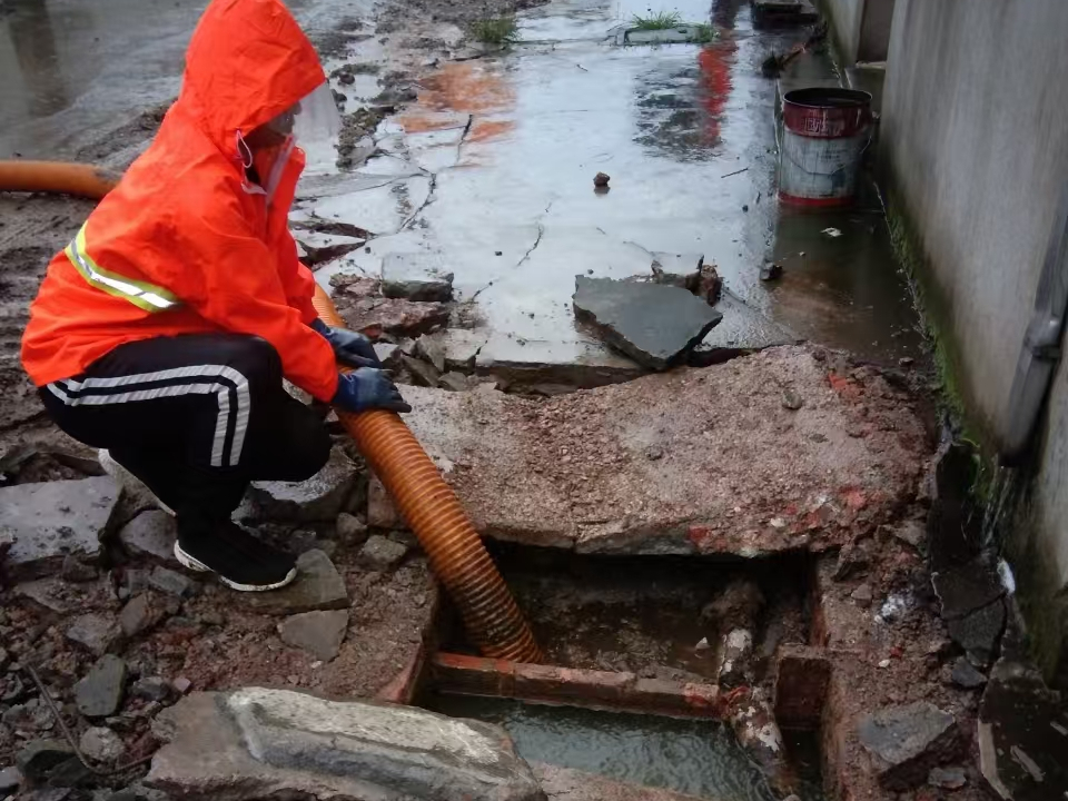 杨陵专业清理污水池 炜誉市政以规范流程守护城市 “肠道”